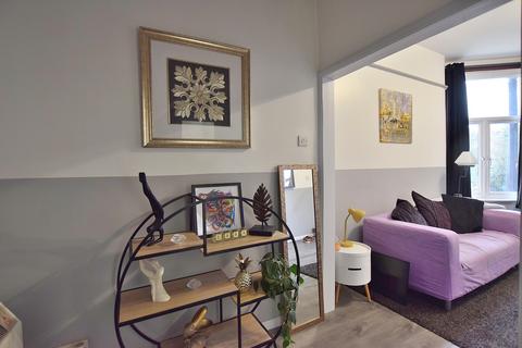 8b Grovelands Road, London, N13 4RH