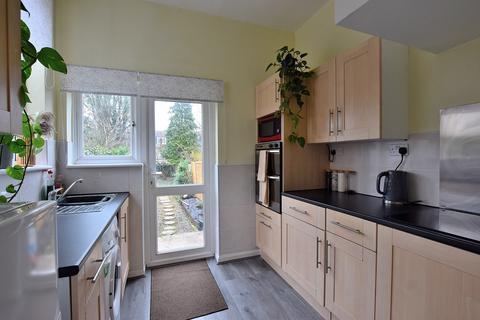 8b Grovelands Road, London, N13 4RH