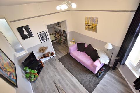 8b Grovelands Road, London, N13 4RH