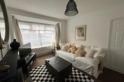3 bedroom terraced house to rent - Loveridge Avenue,  Chanterlands Avenue, Hull HU5