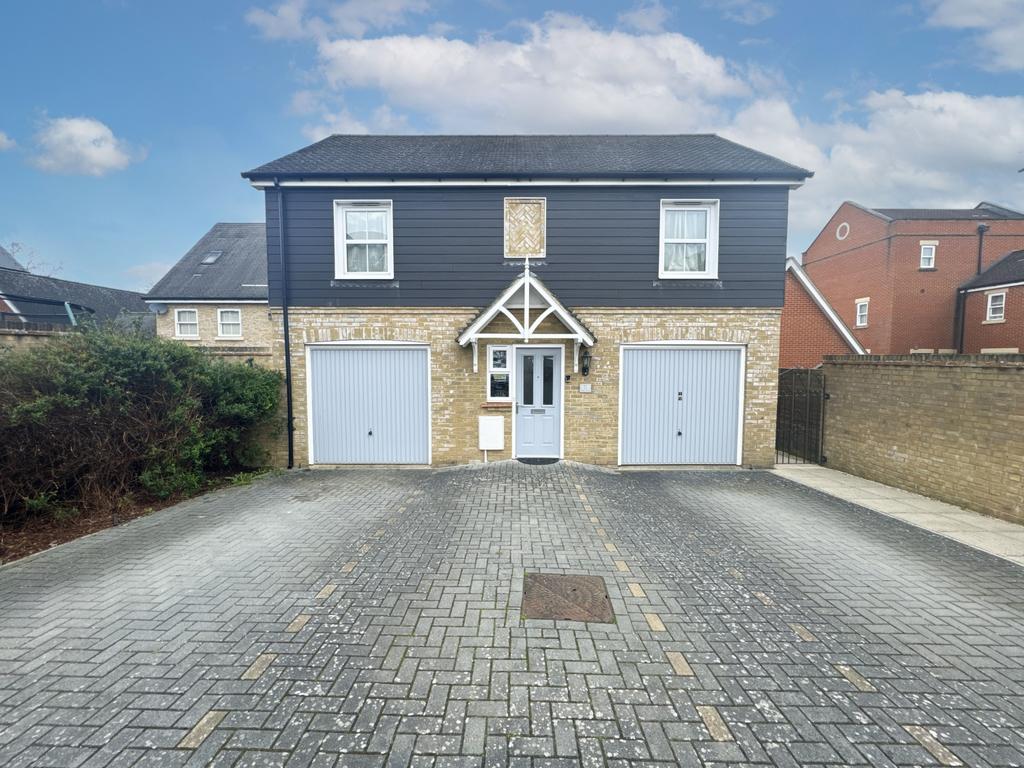 Brockham Grange, SherfieldonLoddon, Hook, Hampshire, RG27 1 bed