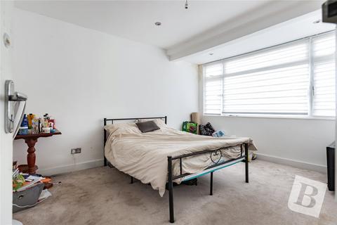 3 bedroom terraced house for sale, Tennyson Way, Hornchurch, RM12