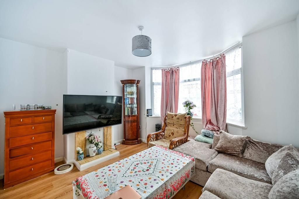 Wexham Road, Slough, SL2 3 bed semidetached house for sale £500,000