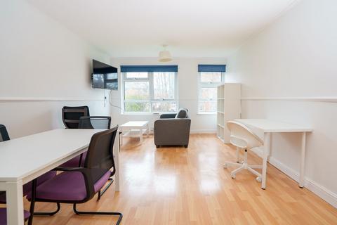 2 bedroom flat to rent, 27 Blenheim View, Woodhouse LS2