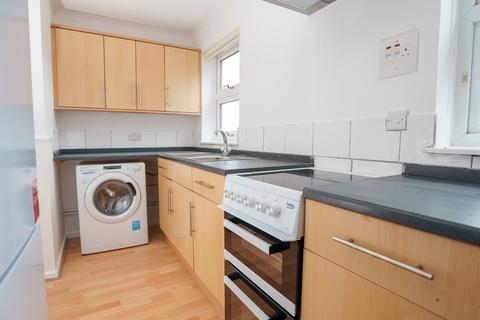 2 bedroom flat to rent, 27 Blenheim View, Woodhouse LS2