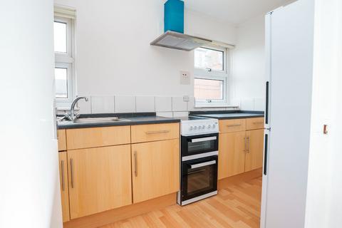 2 bedroom flat to rent, 27 Blenheim View, Woodhouse LS2