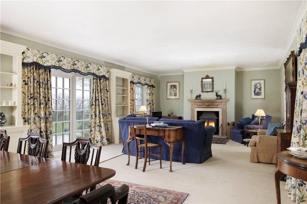 Sitting/Dining Room