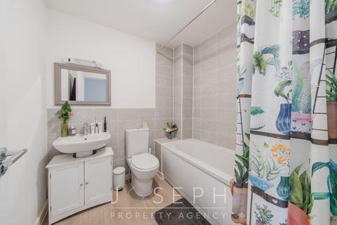 34 Brick Drive, Great Blakenham, Ipswich, IP6 0GJ