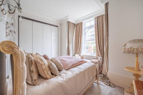 2 bedroom flat for sale, Fitzjohns Avenue,, Hampstead, London, NW3