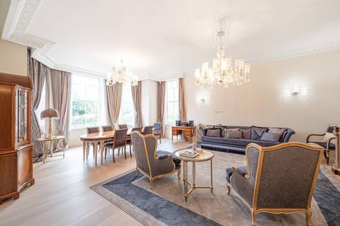 2 bedroom flat for sale, Fitzjohns Avenue,, Hampstead, London, NW3