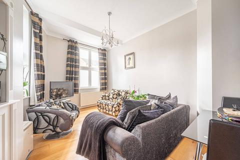 2 bedroom flat for sale, Granville House, Cricklewood, London, NW2