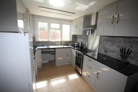 4 bedroom semi-detached house to rent, Greatfields Drive, Uxbridge, UB8
