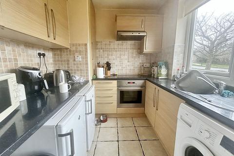 1 bedroom flat for sale, Woodlands Court, Throckley, Newcastle upon Tyne, Tyne and Wear, NE15 9LN