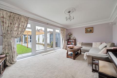 12 Coniston Road, Gunthorpe, Peterborough, PE4 7UE
