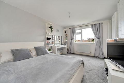 12 Coniston Road, Gunthorpe, Peterborough, PE4 7UE