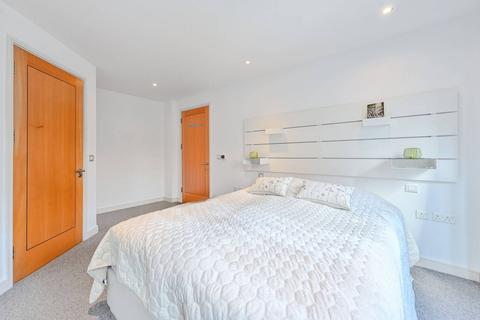 2 bedroom flat for sale, Garden Walk, Shoreditch, London, EC2A
