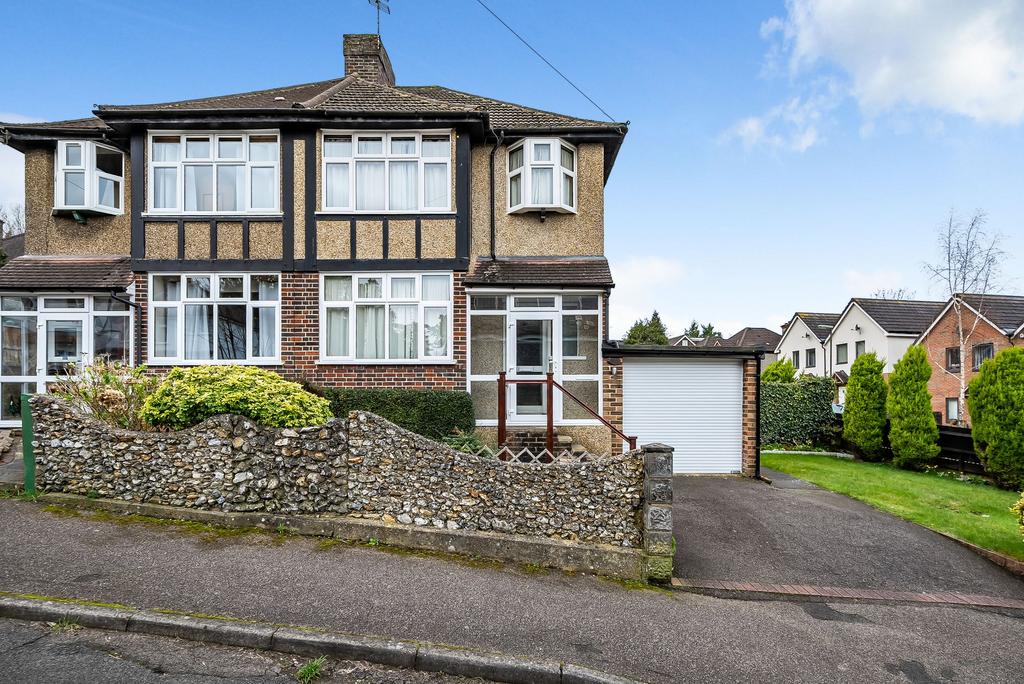 Caterham, Caterham CR3 3 bed semidetached house for sale £475,000