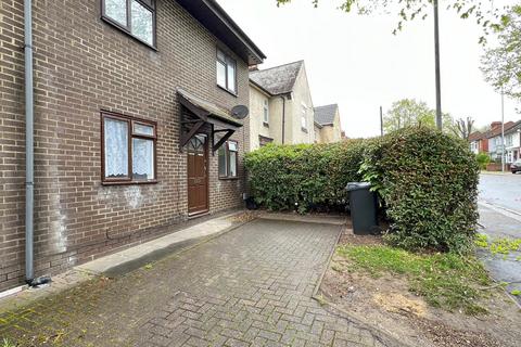 2 bedroom duplex to rent, Holland Court, Biscot Road, Luton, Bedfordshire