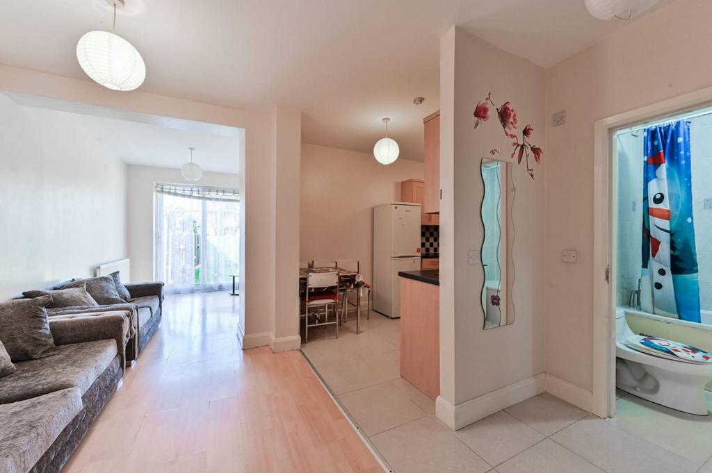 DOWNHILLS WAY, N17 6AH, Tottenham... 2 bed flat for sale £450,000
