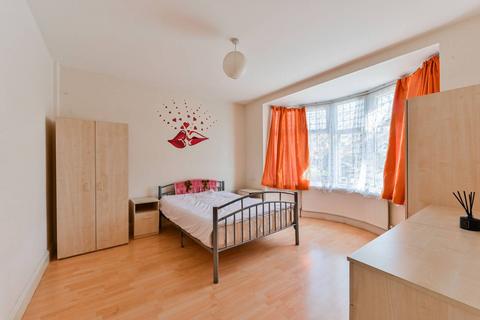2 bedroom flat for sale - DOWNHILLS WAY, N17 6AH, Tottenham, London, N17
