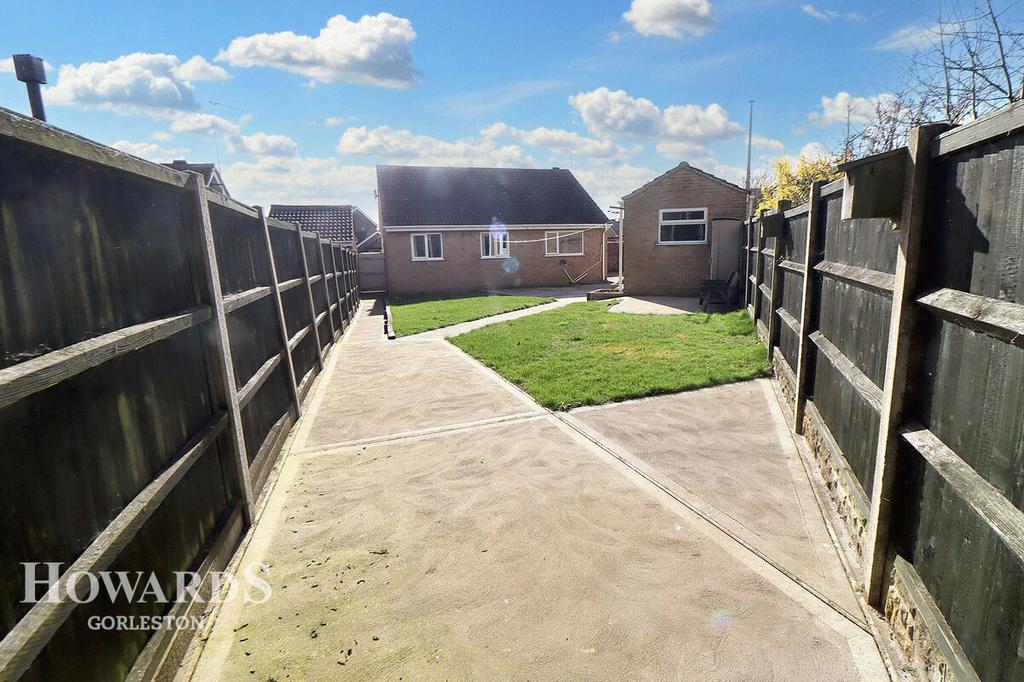Potters Drive, Hopton 3 bed detached bungalow for sale £290,000