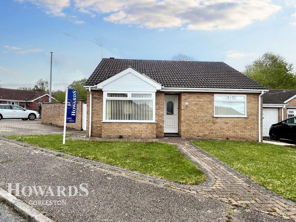 Potters Drive, Hopton 3 bed detached bungalow for sale £275,000