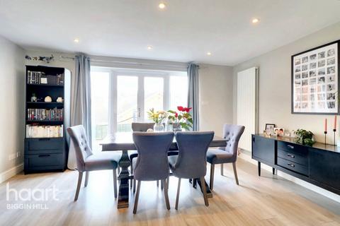15 Treebourne Road, Biggin Hill, Westerham, TN16 3QW