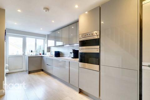 15 Treebourne Road, Biggin Hill, Westerham, TN16 3QW