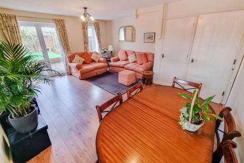 1 Shackleton Close, Ash Vale, Aldershot, GU12 5SB