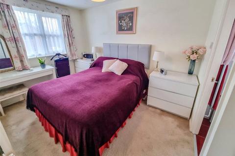 1 Shackleton Close, Ash Vale, Aldershot, GU12 5SB