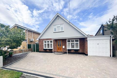 4 bedroom detached house for sale - Waalwyk Drive, Canvey Island, SS8