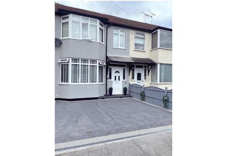 3 bedroom terraced house for sale, Amery Gardens, Gidea Park, RM2