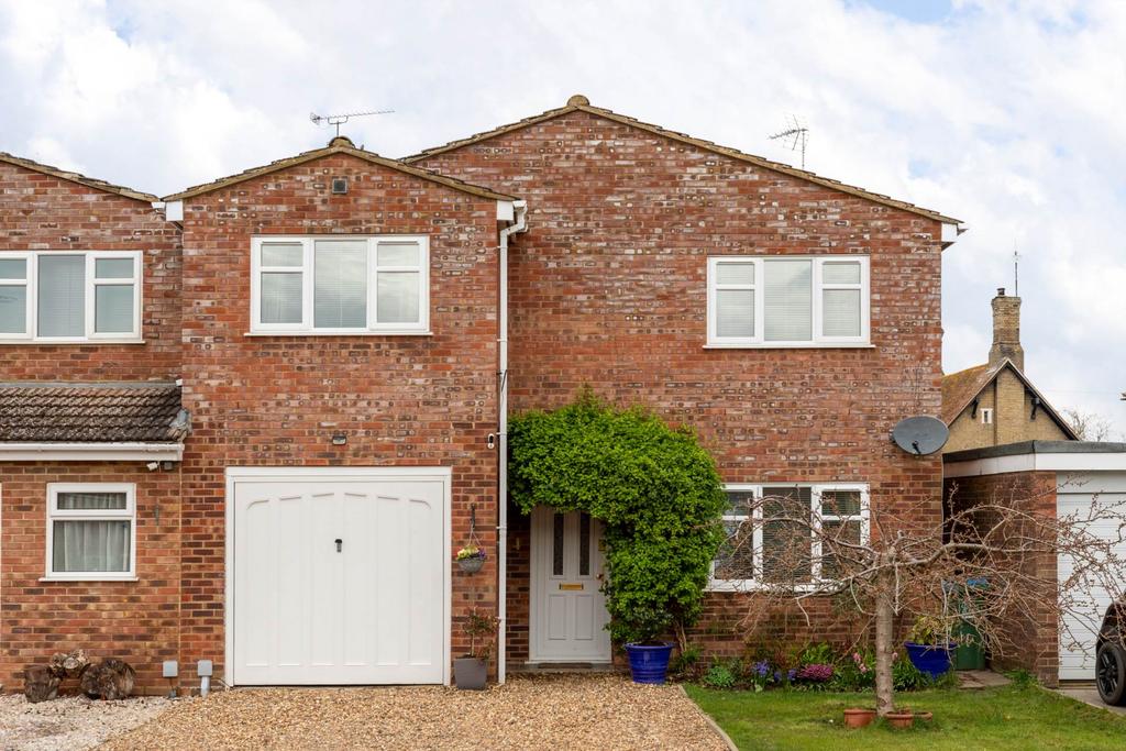 Swan Close, Ivinghoe Aston 4 bed house for sale £550,000