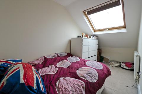 2 bedroom flat to rent - Lynton Road, London, W3