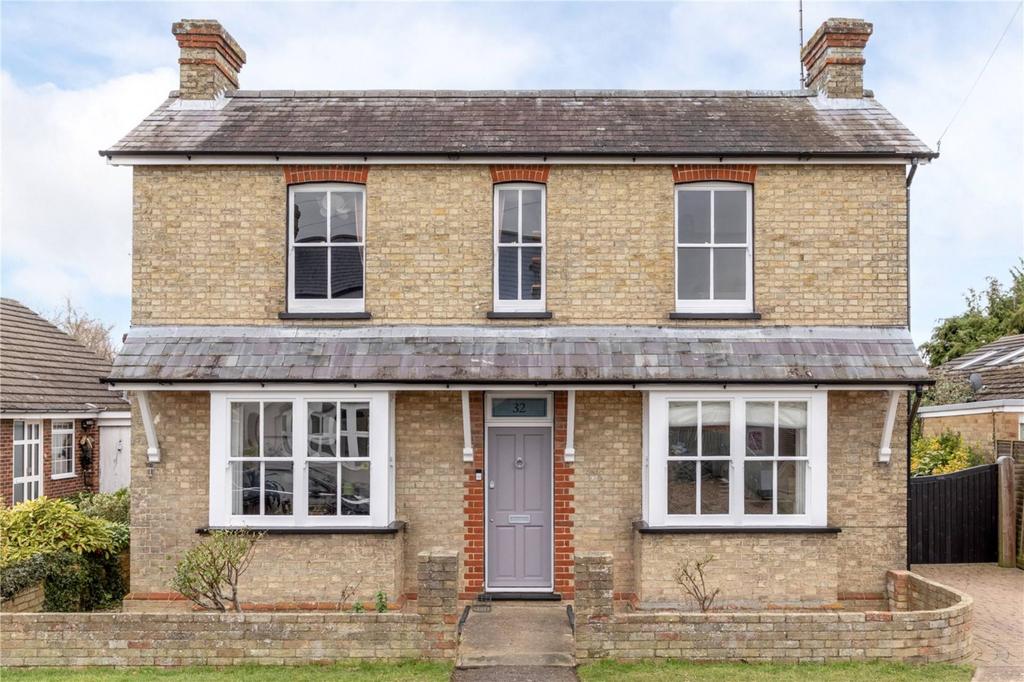 Albion Road, Pitstone 3 bed detached house £800,000