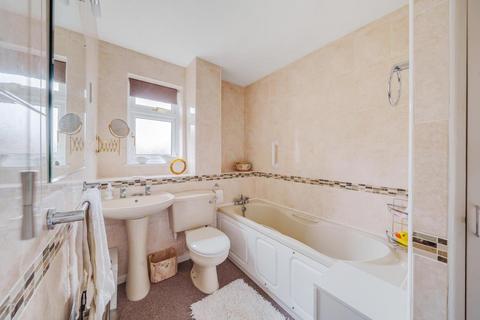 1 Broadhurst Grove, Lychpit, Basingstoke, RG24 8SB