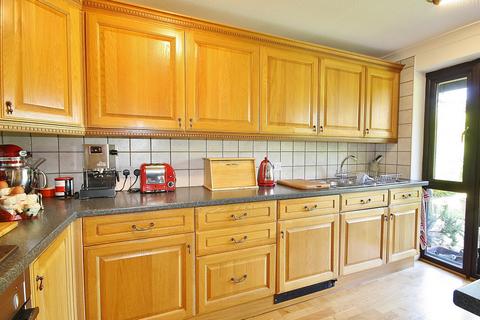 5 Calais Dene, Bampton, OX18 2NR