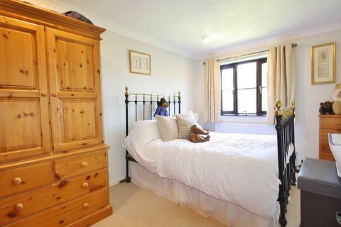 5 Calais Dene, Bampton, OX18 2NR