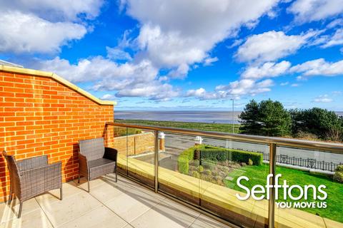 4 bedroom semi-detached house for sale - Clyffe View, Gunton Cliff, NR32