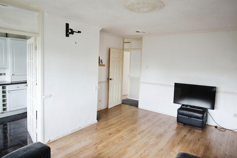 2 bedroom flat for sale - Wharf Close, SS17