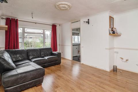2 bedroom flat for sale - Wharf Close, SS17