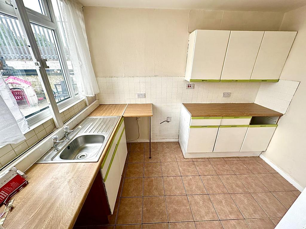 Hanover Road, Rowley Regis B65 2 bed flat to rent £575 pcm (£133 pw)