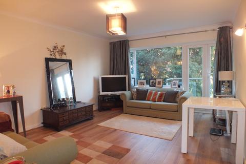 2 bedroom flat to rent, Hillbrow Road, Esher KT10