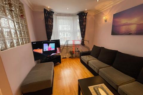 3 bedroom house for sale, Queens Road, Southall, UB2