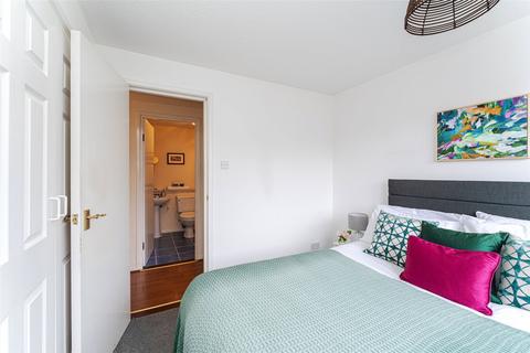 8/8 Grandfield, Edinburgh, EH6 4TJ