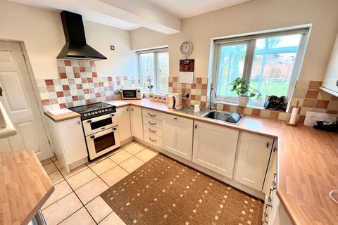 4 bedroom semi-detached house for sale - High Street, Shirley