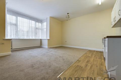 Studio to rent, Festing Road, Southsea