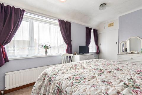 21 Cartledge Avenue, Grimsby, DN32 8ES