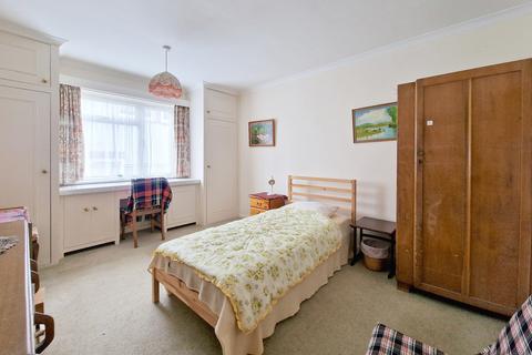 6 Bitterne Way, Lymington, SO41 3PB