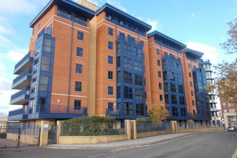 2 bedroom flat to rent - Canute Road, Southampton